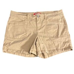 UNIONBAY tan shorts. Size 15. Front and back pockets. Zipper front.